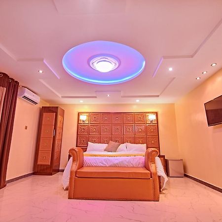 Double M Exquisite Suites And Lounge Lekki Ogombo Екстериор снимка