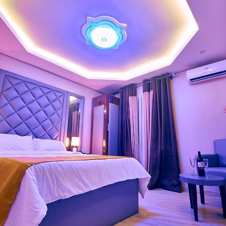 Double M Exquisite Suites And Lounge Lekki Ogombo Екстериор снимка