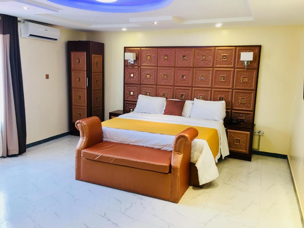 Double M Exquisite Suites And Lounge Lekki Ogombo Екстериор снимка