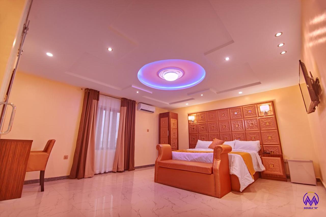 Double M Exquisite Suites And Lounge Lekki Ogombo Екстериор снимка