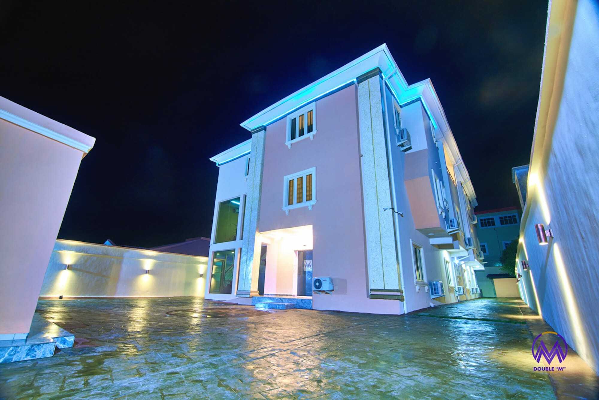 Double M Exquisite Suites And Lounge Lekki Ogombo Екстериор снимка